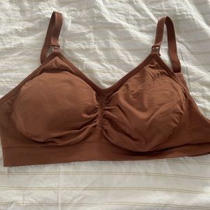 Motherhood maternity nursing bra in great condition!